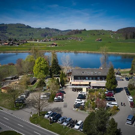 Erlebnisland Grizzlybaer Langenbuhl Exterior foto