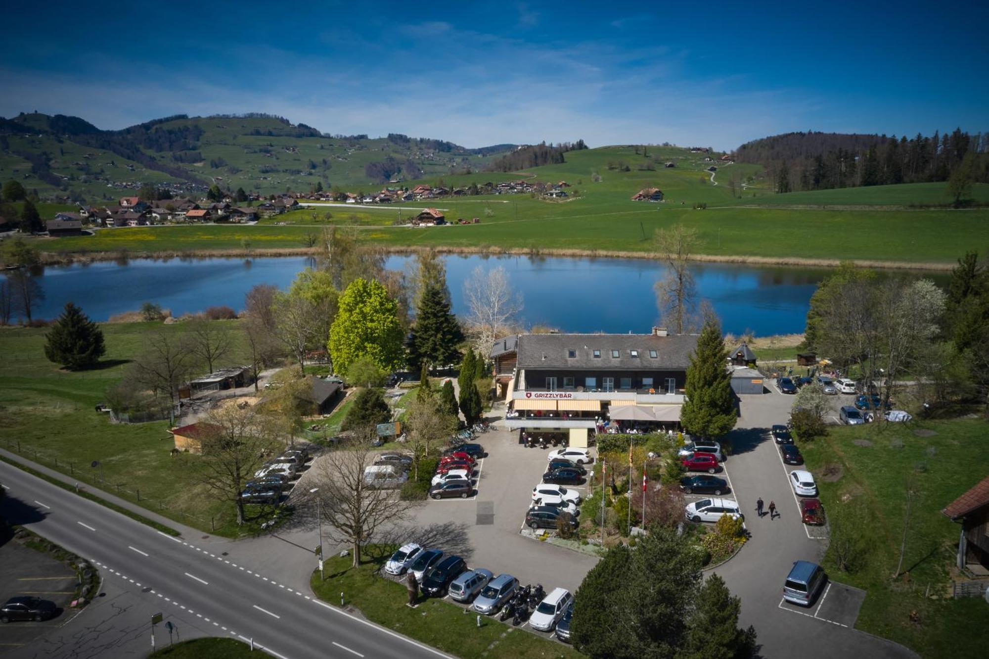 Erlebnisland Grizzlybaer Langenbuhl Exterior foto
